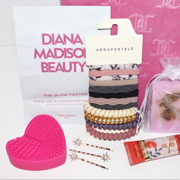 24pc Pink Beauty Bundle Juicy Couture Cosmetic Bag - Picture 2 of 5